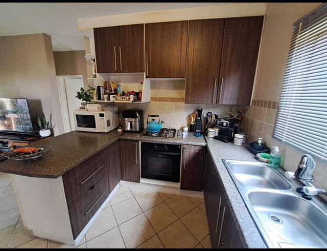 2 BEDROOM TOWNHOUSE FOR SALE IN MOOIKLOOF RIDGE ESTATE